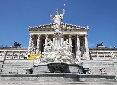 Pallas Athene Fountain, Parliament Building, Vienna, Austria без смс